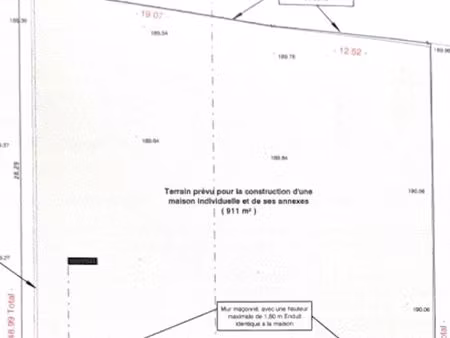 terrain constructible de 900 m² – proche centre