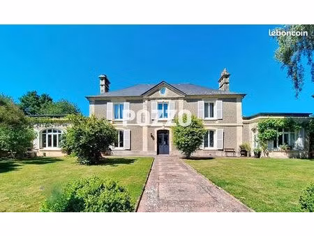 château 13 pièces 327 m²