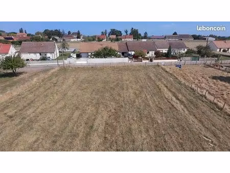 terrain 674 m² broin