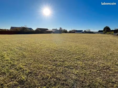 a vendre grand terrain 1437m2 constructible et viabilisé à lizy ( pigny ) 18110 proche bou