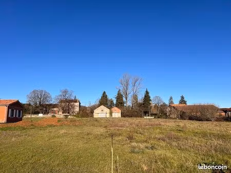 terrain constructible négrondes bourg