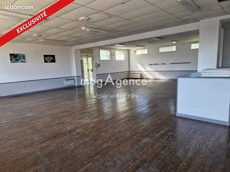 local 342 m² évron
