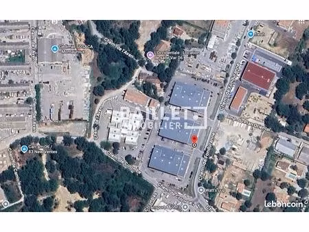 local commercial 1000 m² montauroux
