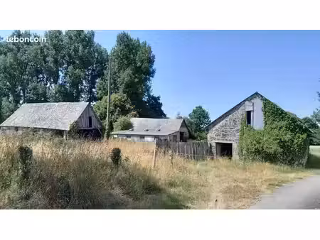 ancienne maison  bâtiments + terrain 1ha