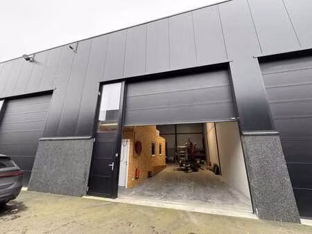 unité pme stratégiquement située (130 m²) avec bureau dans l