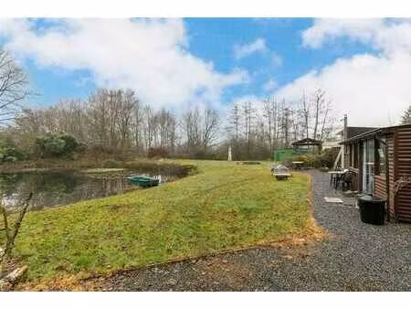 chalet et caravane statique sur un terrain de 26a38ca.