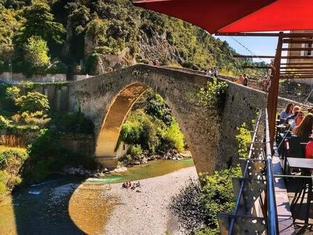 à vendre – restaurant avec vue exceptionnelle sur le pont roman – nyons
