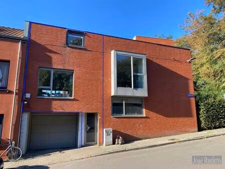 uniek triplex appartement met 2 slaapkamers  zonnig terra...