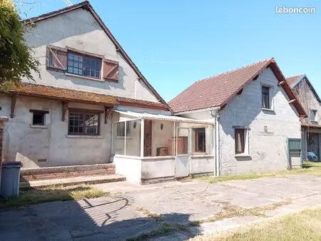 maison ancienne avec dépendances