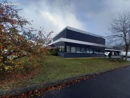 local d'activité 1 438 m²