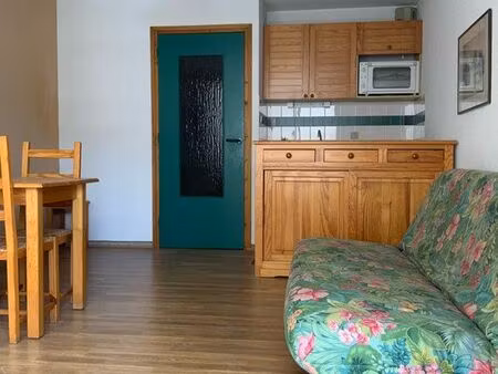 studio 26 m2  cœur de village  face à l’église