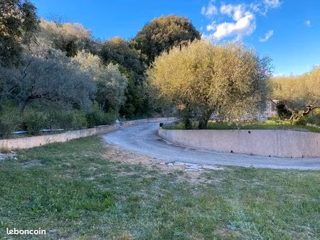 pignans - beau terrain 702 m2