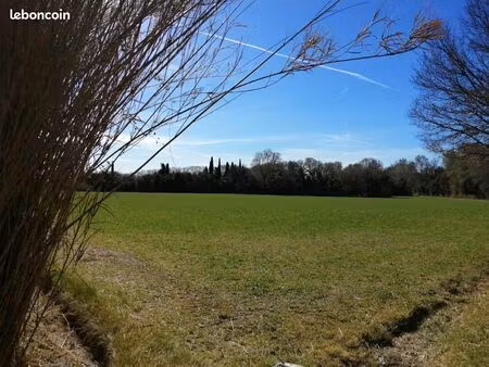 terrain 860 m² alleins