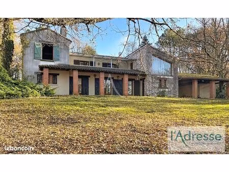 maison 5 pièces 217 m²