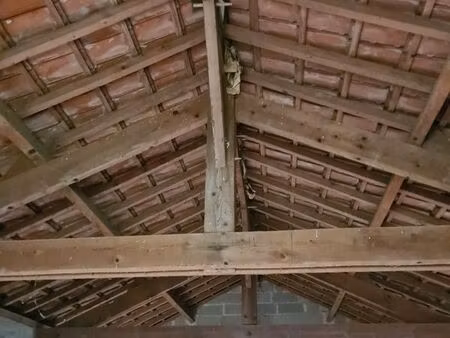 garage 60 mètres carrés sur terrain de 1 hectare