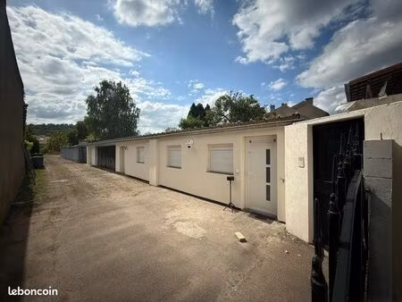 cabinet médical + dépôts loués