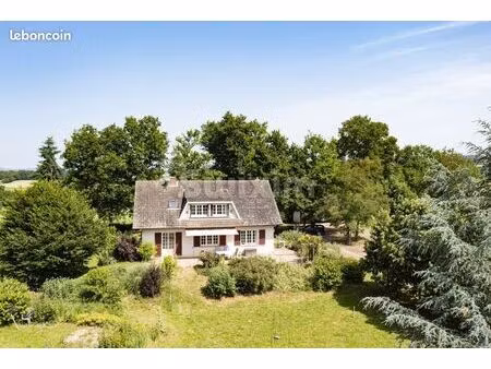 maison 8 pièces 219 m²