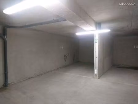 place de parking en sous terrain sécurisé