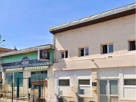 mur commerciaux occupé