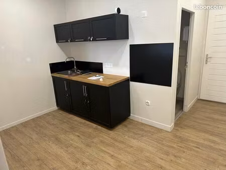 local commercial ou bureau au domaine du golf de pont royal