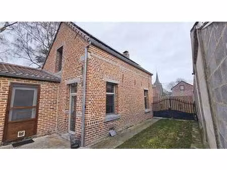 chouette maison habitable rapidement avec parkings et jardin