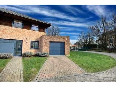 superbe construction avec garage dans un clos résidentiel