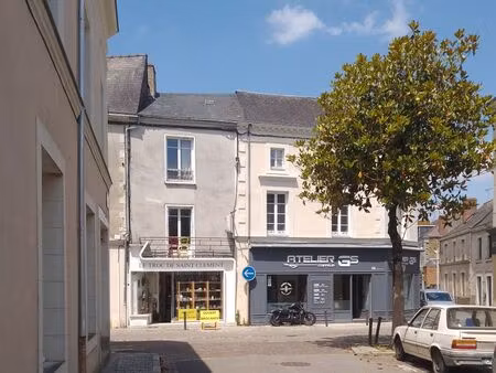 local commercial 45m2 (tous commerces) + grand stockage