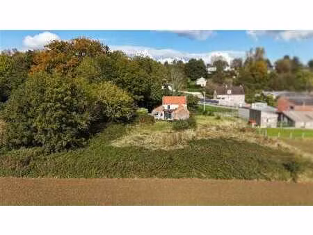 maison a rénover avec 50a de terrain!