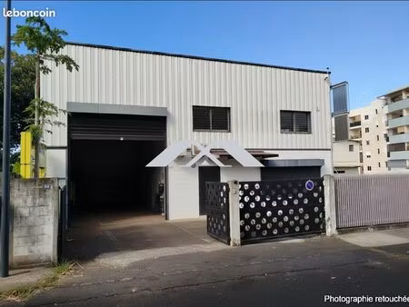 local 400 m² saint-denis