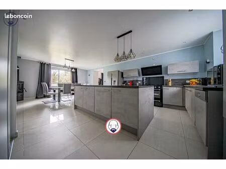 propriété 8 pièces 186 m²