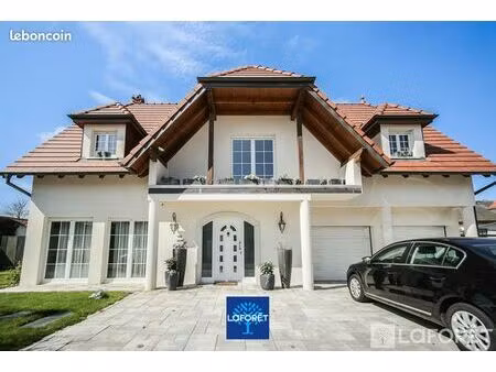 propriété 7 pièces 327 m²