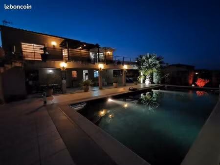 villa 6 pièces + 2 apparts. indiv