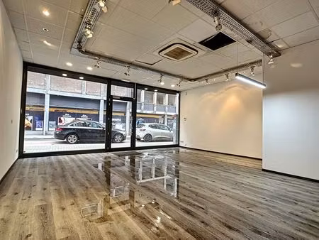 surface commerciale à louer à rue des echasseurs 10 namur (vbd67223)