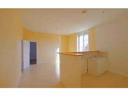location appartement  m² t-3 à nesle  615 €