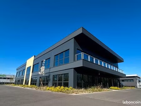 bureaux 146 m²