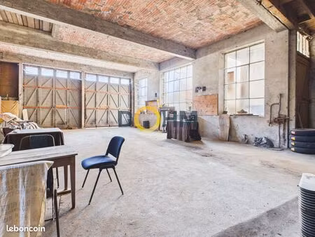 parking/box 300 m² ambert