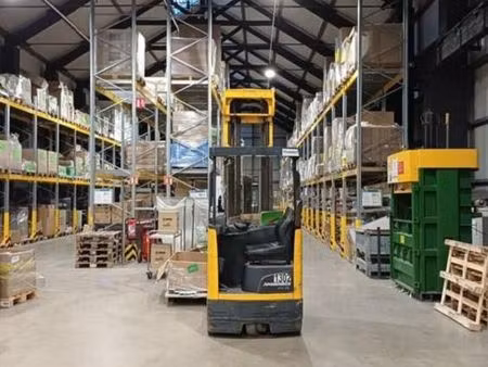 local d'activité 1 500 m²