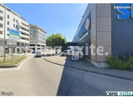 local commercial 111 m²