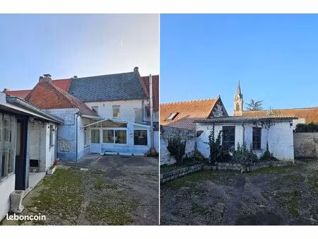 maison de ville ancienne de 1844 en pierres blanches avec vue sur le clocher de maroeuil -