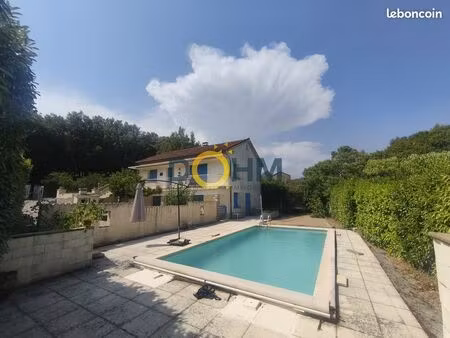 villa 5 pièces 80 m²