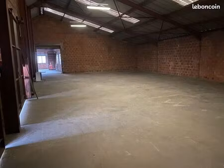 location de 380 m2 de surface de stockage avec quais
