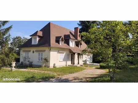 grande propriété dominant la loire – chaumont-sur-loire – 320 m²