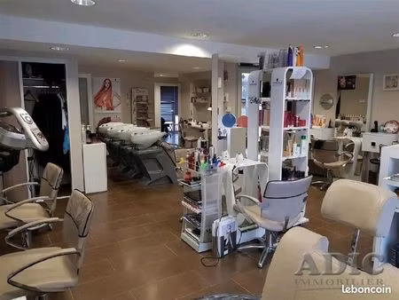 commerce beauté/coiffure 84 m²