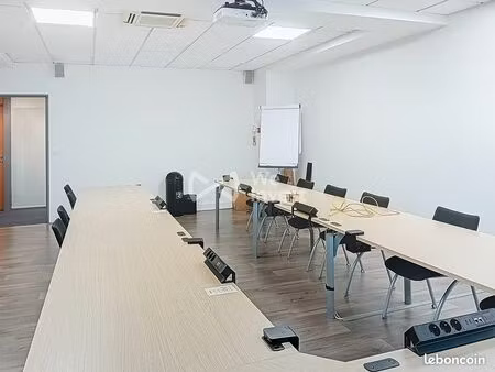 bureaux 176 m² magny-le-hongre