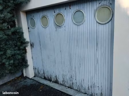 a louer garage bollène