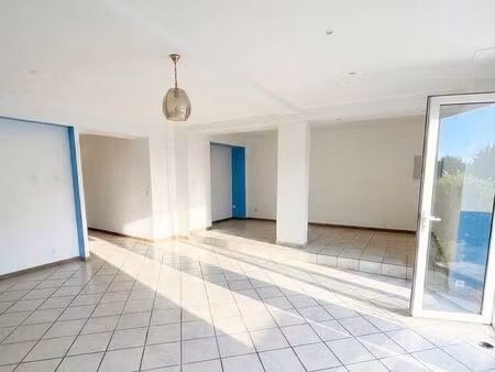 local commercial - rue principale