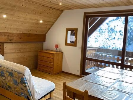 5 p 63 m2  4 ch  hyper centre