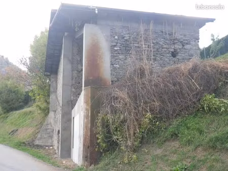 bâtiment à aménager sur des caves ancestrales