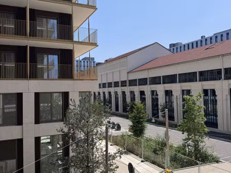 a visiter !! beau studio - 12 min métros 13 14 15 16 17.