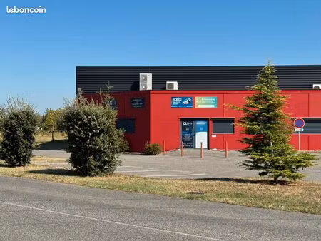 entrepôt avec bureau 225 m2